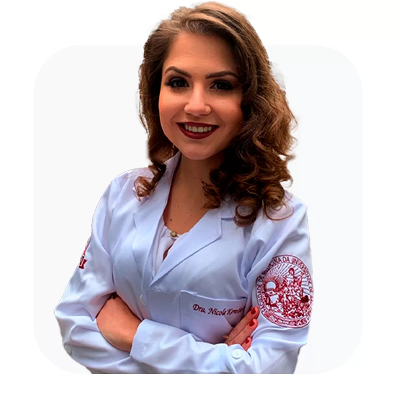 Dra. Nicole Kemberly - Médica formada pela FMUSP e Ginecologia e Obstetrícia pela HC-FMUSP.